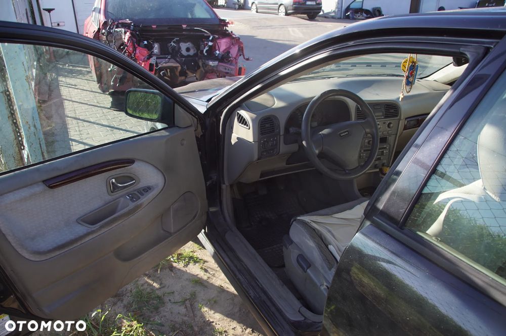 Auto na części - Volvo V40 I Lift 1.9 Di 115 KM D4192T3 M56 2003R Silnik Skrzynia Drzwi Szyba Maska Klapa Zderzak Lusterko Deska Kokpit Sensor Moduł Licznik Kierownica - 8