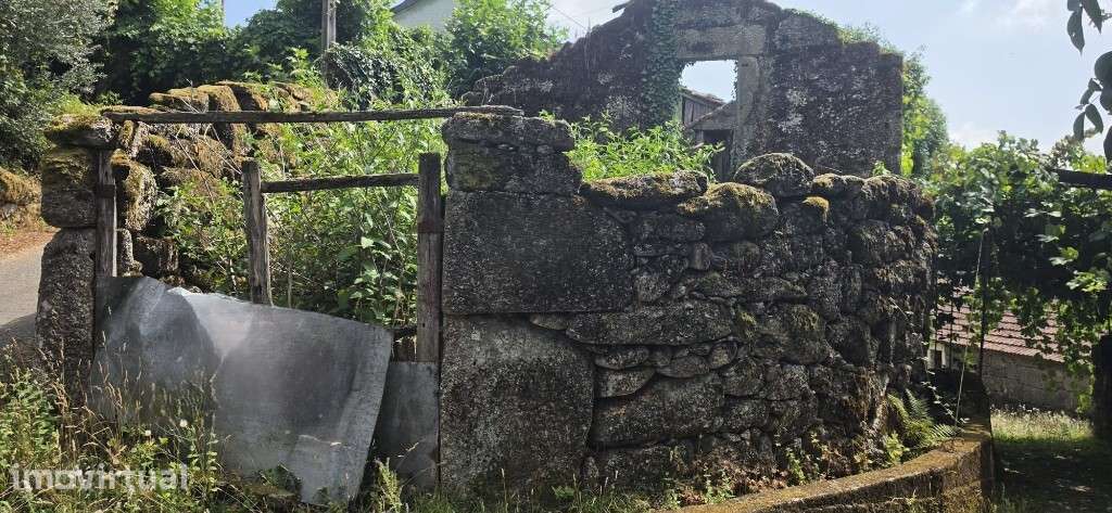 Moradia para restauro, com projeto aprovado - Pinheiro - Grande imagem: 2/21