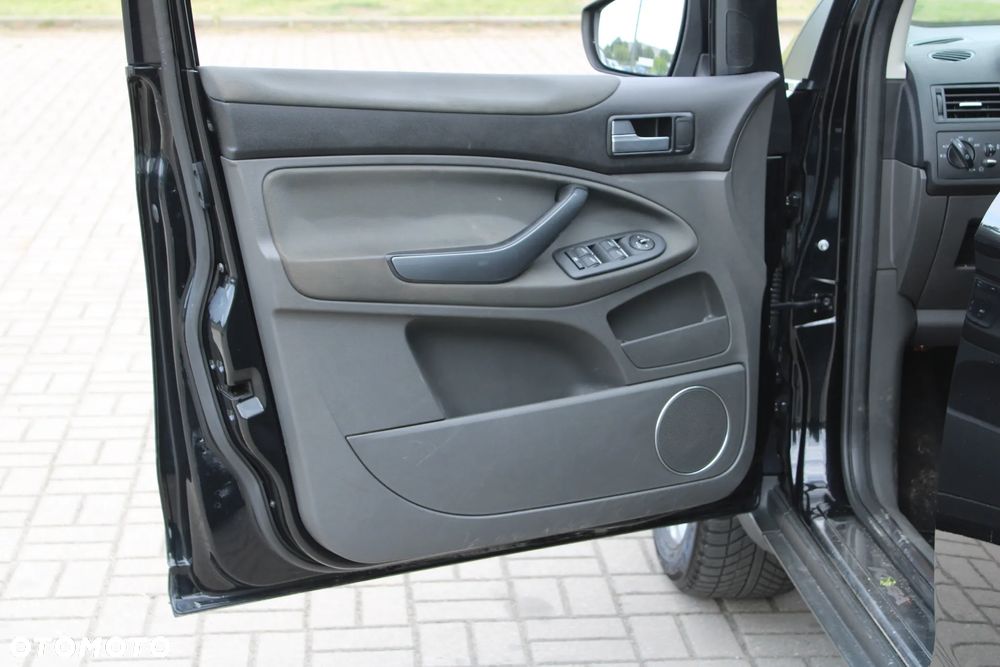 Ford Kuga - 18