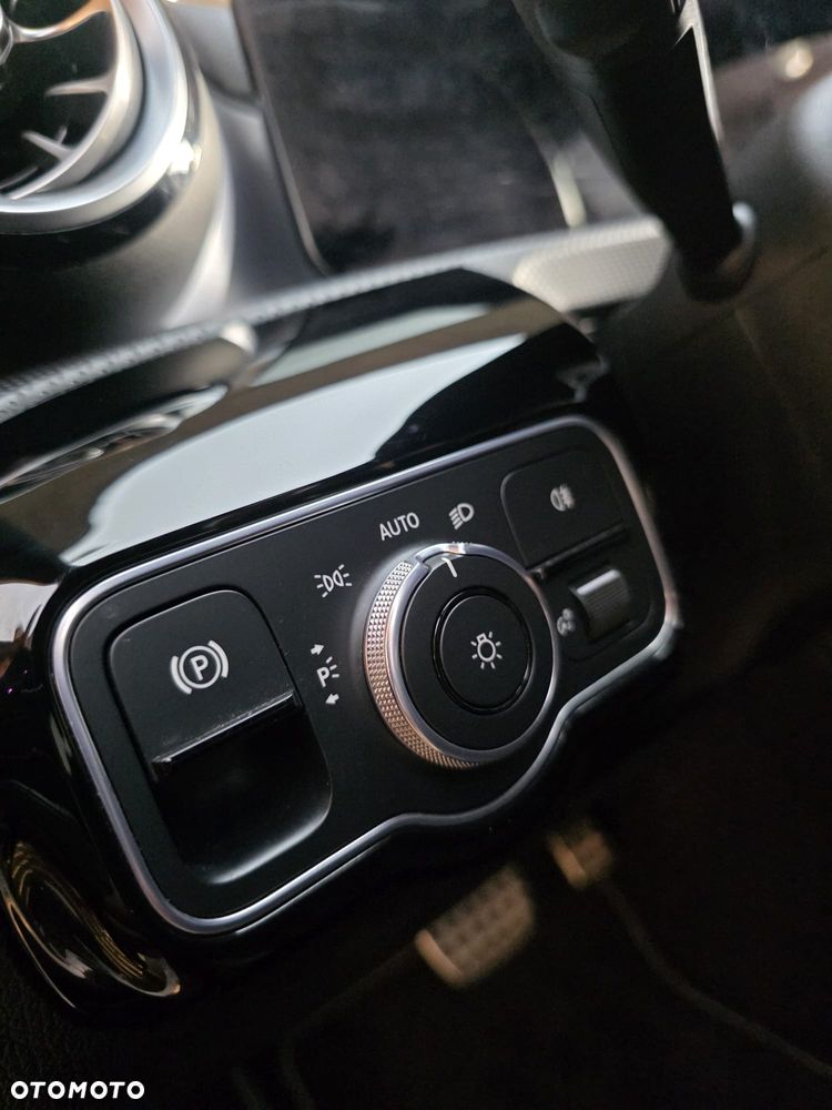 Mercedes-Benz Klasa A 250 e 8G-DCT Advanced AMG Line - 17