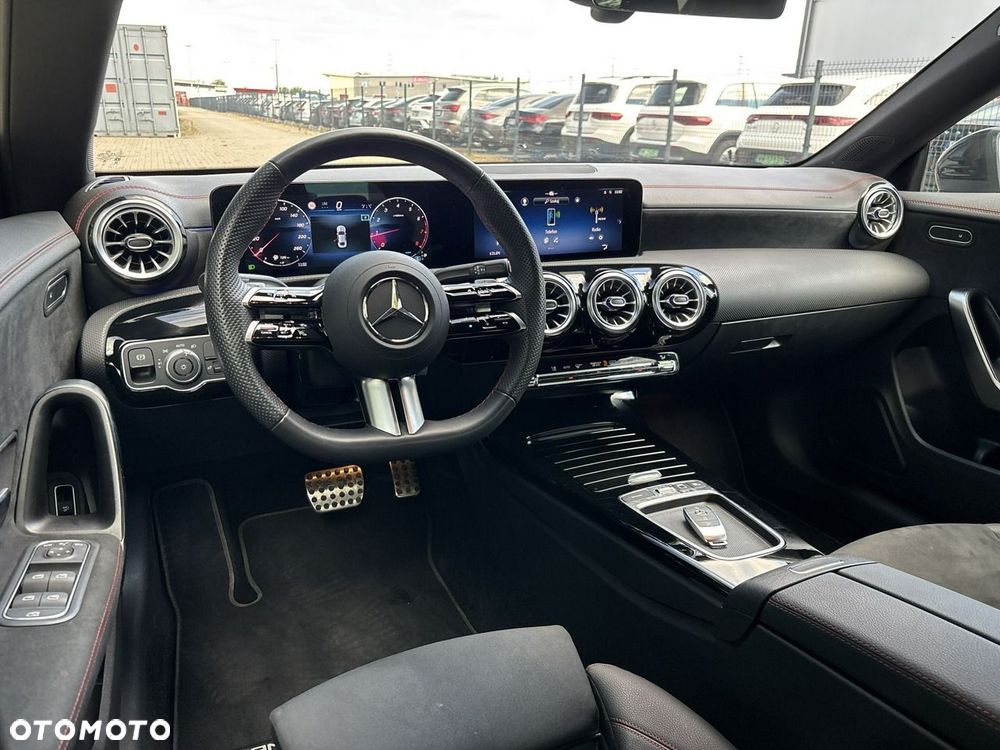 Mercedes-Benz CLA 200 7G-DCT - 12