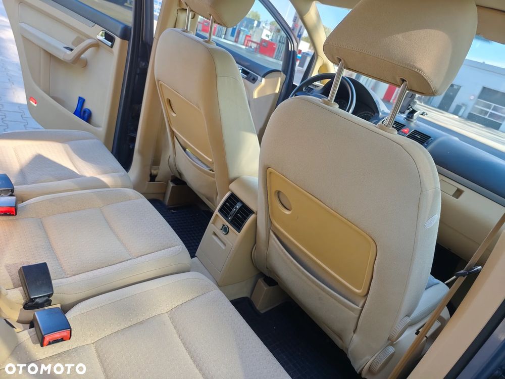 Volkswagen Touran - 20