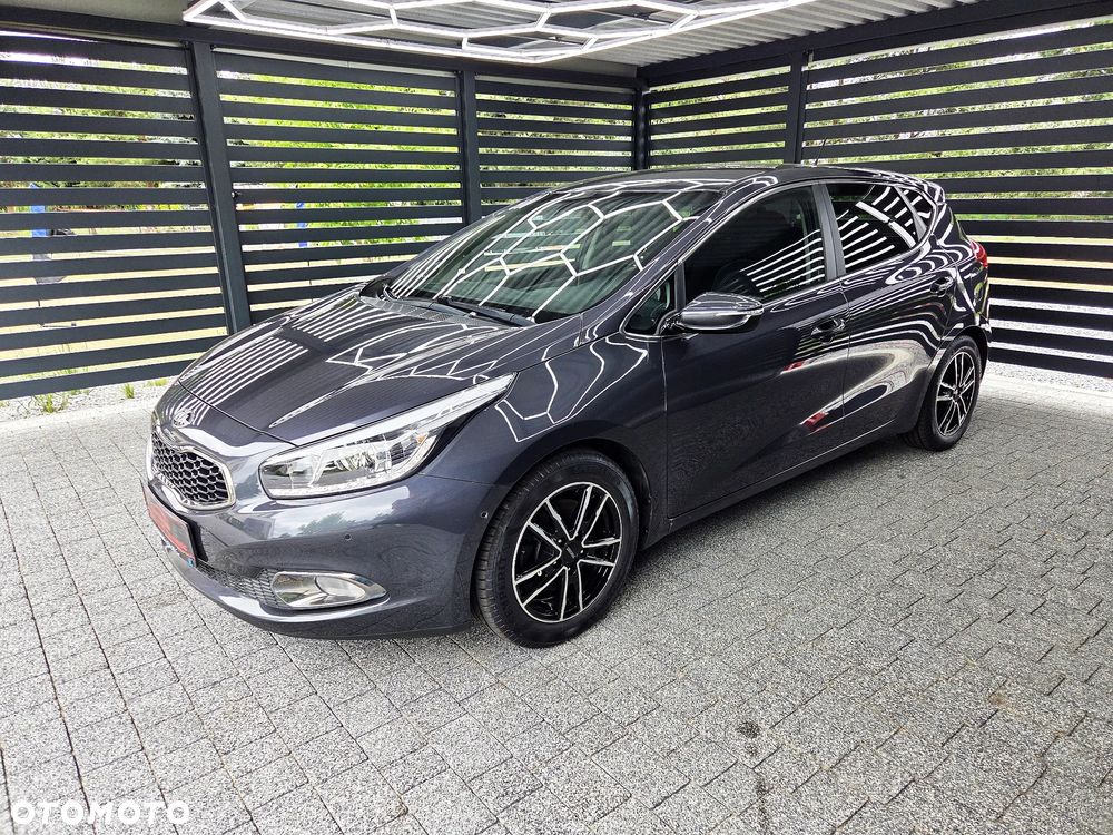 Kia Ceed 1.6 GDI Dream Team Edition - 17