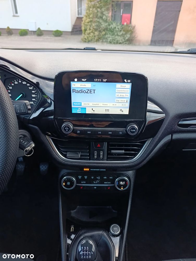 Ford Fiesta - 25