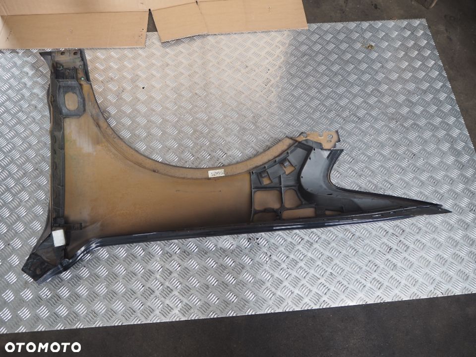 Błotnik Prawy Przedni Prawy Przód VW Touareg Kolor: LC9Z - 8