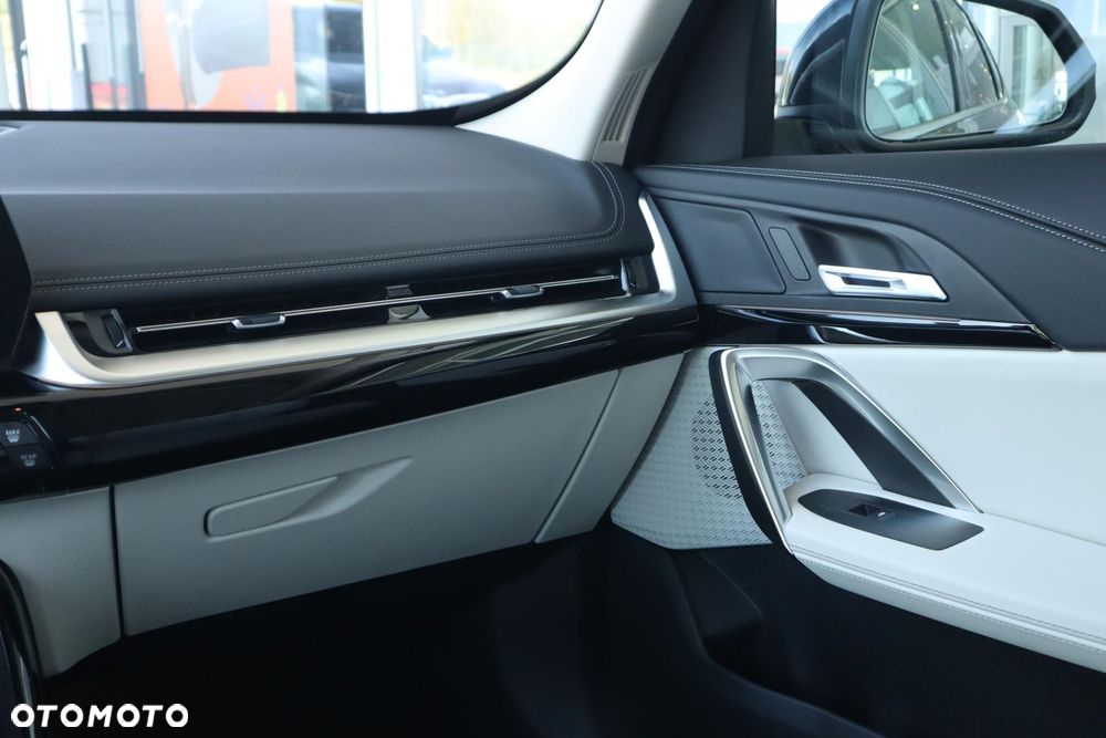 BMW iX1 eDrive20 66.5kWh xLine - 18