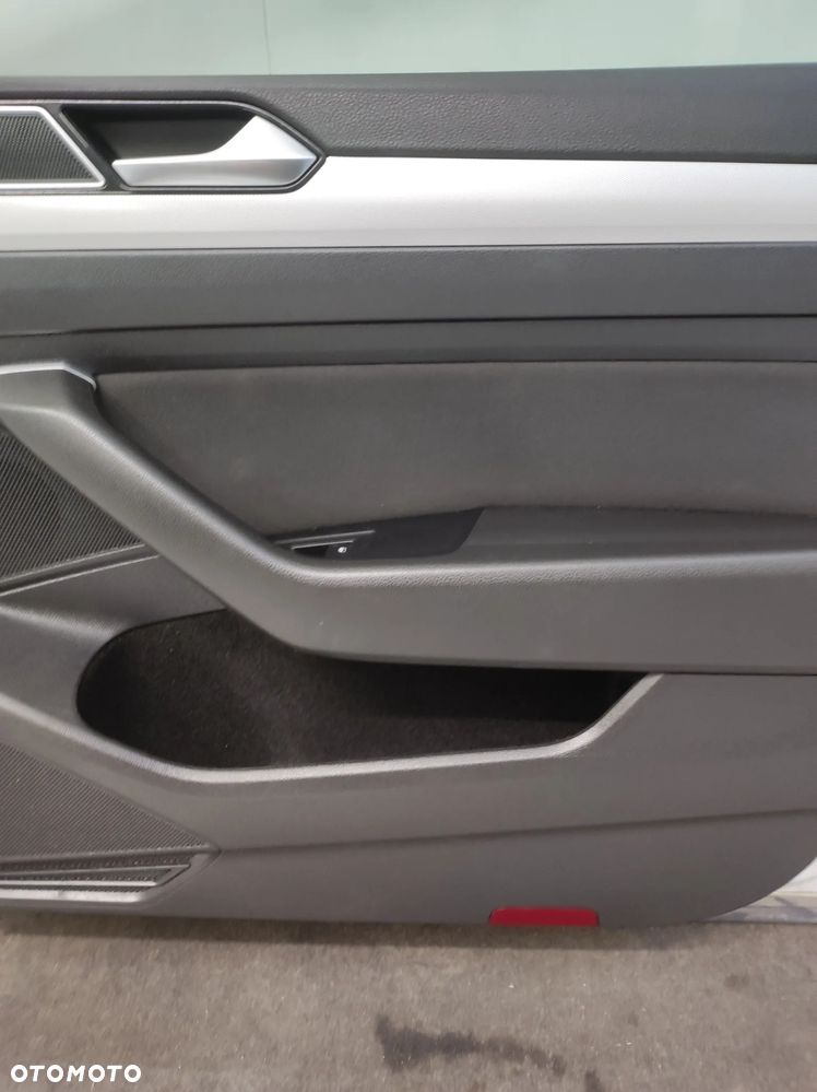 Drzwi prawe przód Volkswagen PASSAT B8 - 13