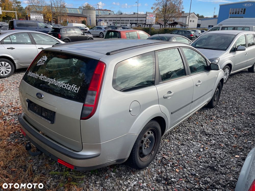 Ford Focus 1.6 Ambiente - 4