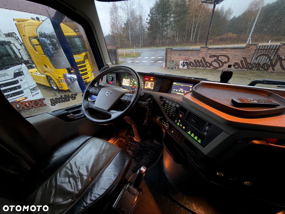 Volvo 540 XL z Niemiec aerograf TV Show Truck pełne wyposażenie skóry - 27