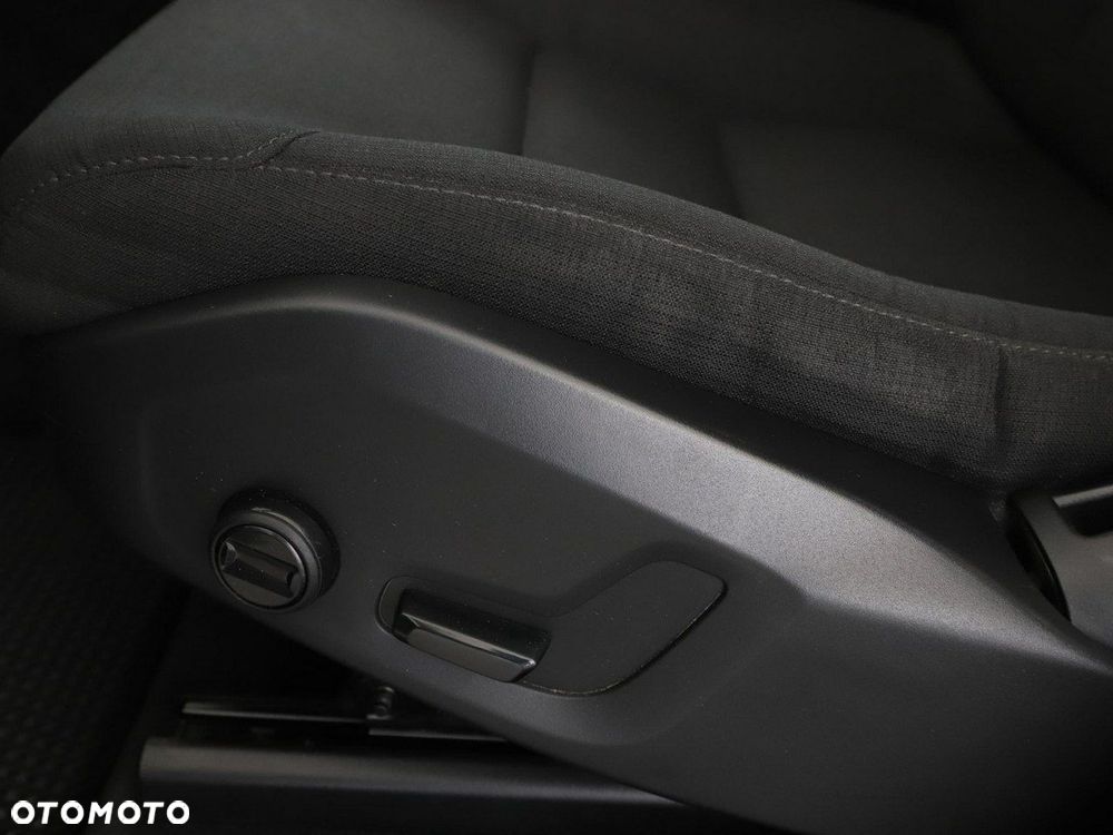 Volvo XC 60 B4 D AWD Momentum - 37