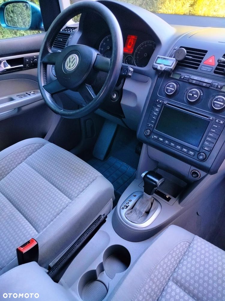 Volkswagen Touran - 27