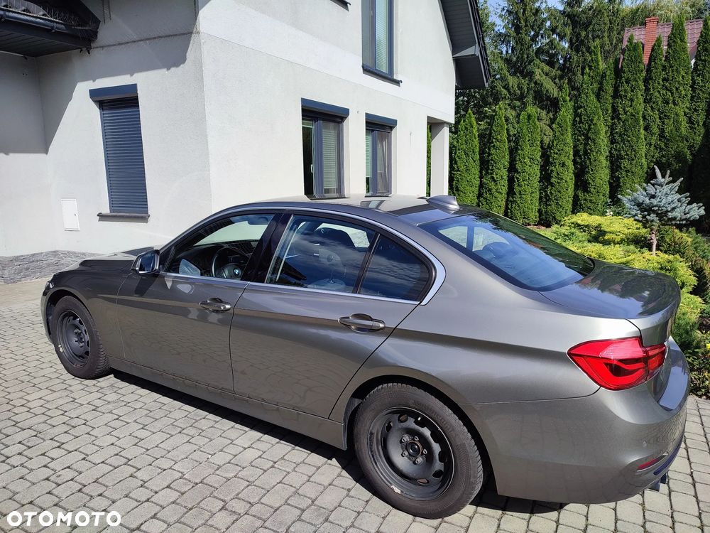 BMW Seria 3 320d Sport Line - 8