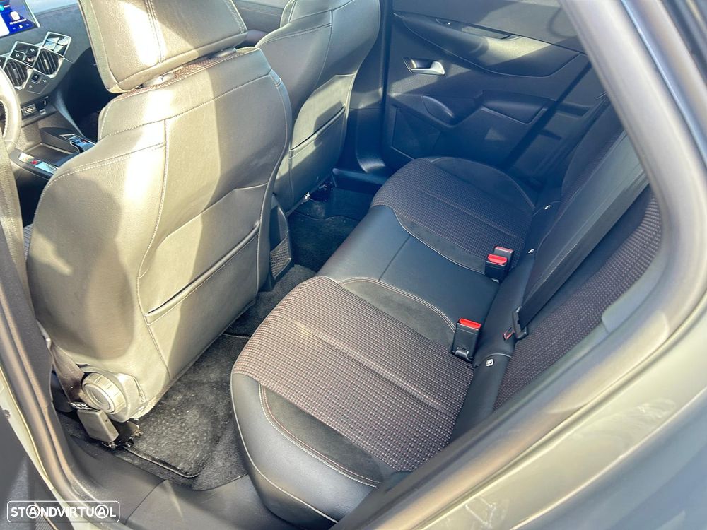 DS DS3 1.2 PureTech Performance Line EAT8 - 16