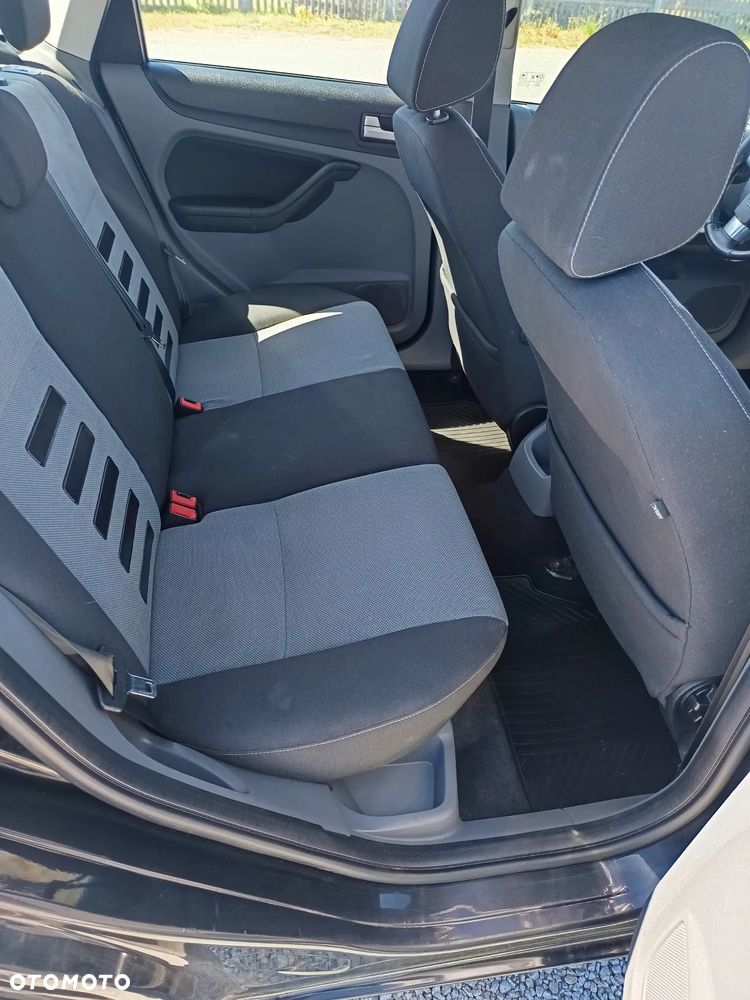 Ford Focus 1.6 TDCi Ambiente DPF - 7