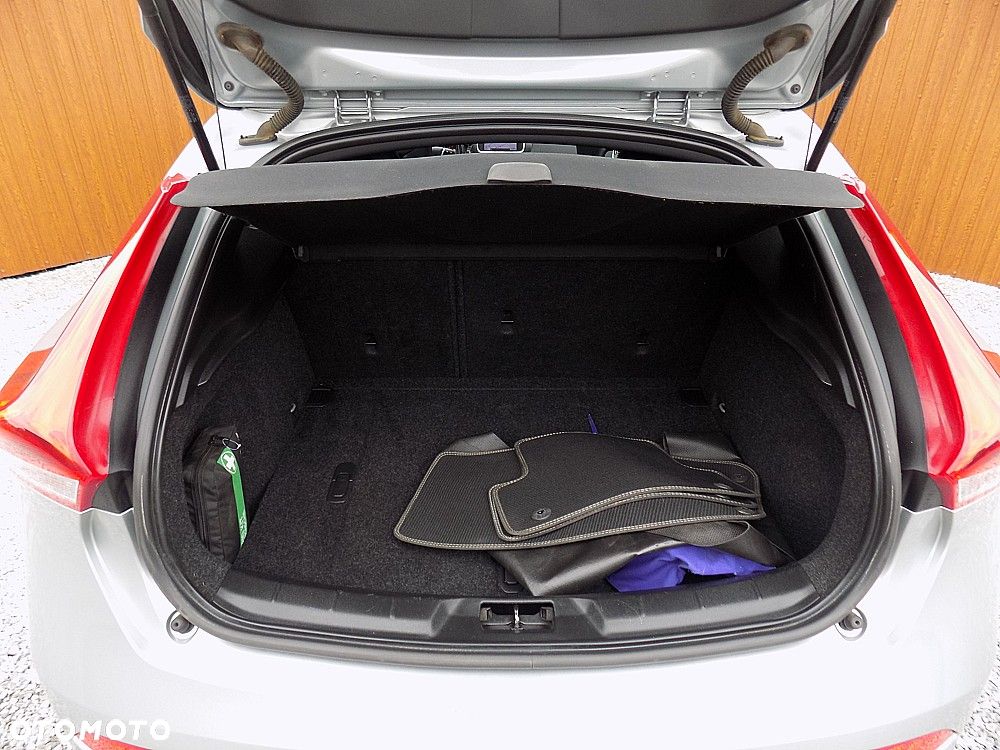 Volvo V40 D3 Drive-E R-Design Momentum - 24