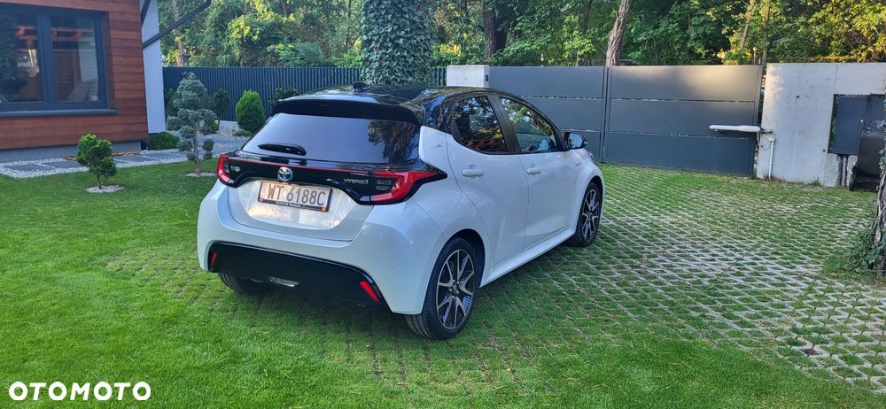 Toyota Yaris Hybrid 100 Selection - 3