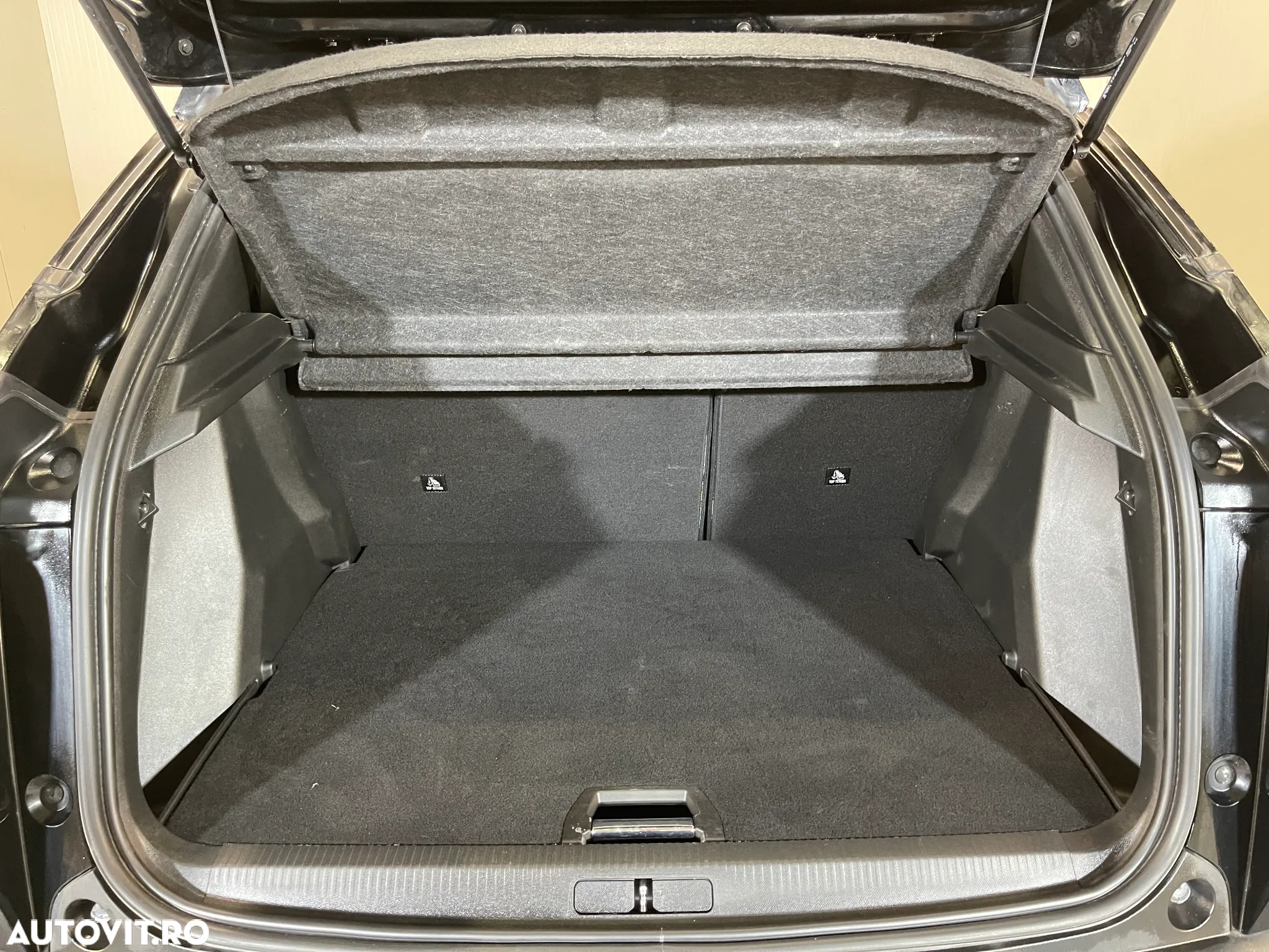 Peugeot 2008 - 12