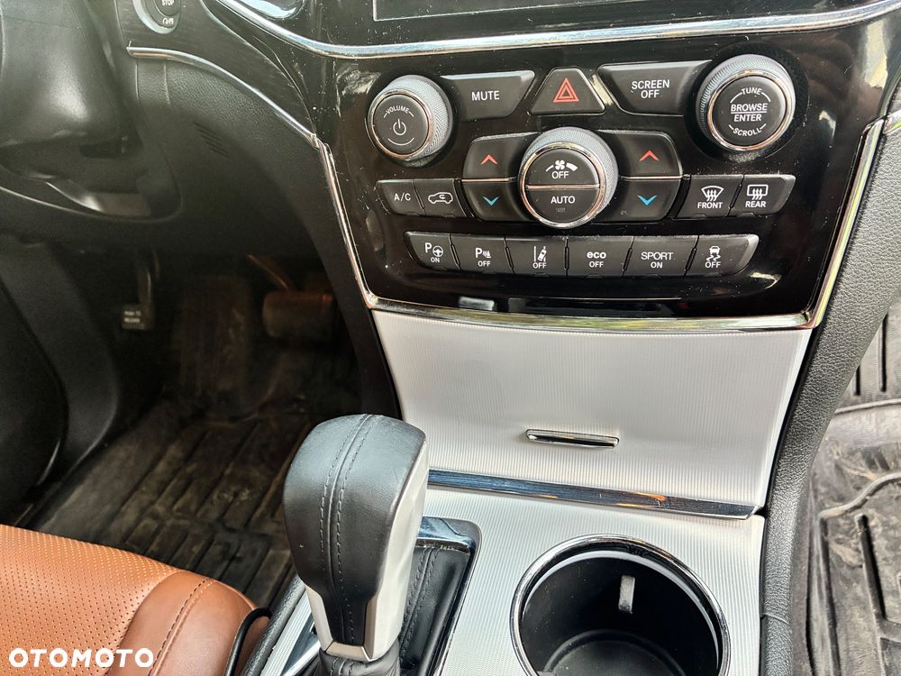 Jeep Grand Cherokee 5.7 V8 HEMI Overland Summit - 18