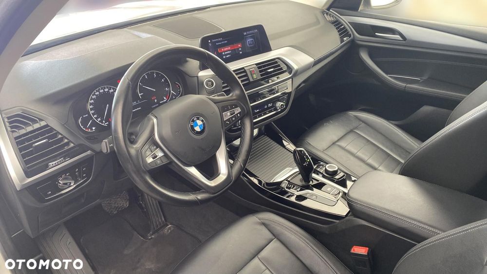BMW X3 xDrive20d Advantage - 10