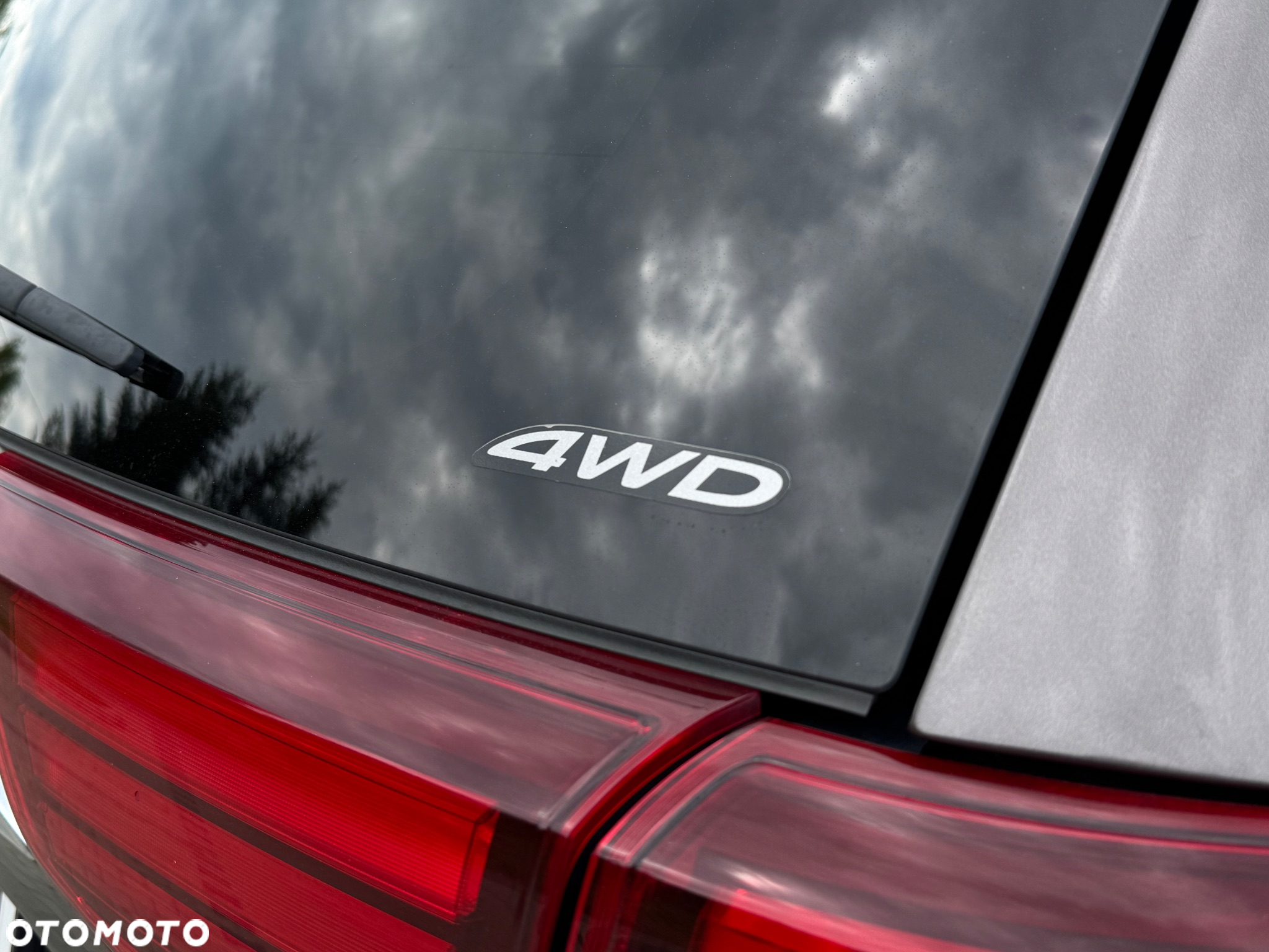 Mitsubishi Outlander 2.0 4WD Plug-In Hybrid - 9