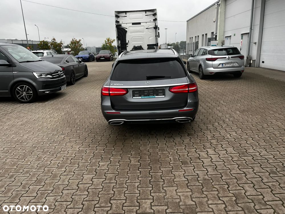 Mercedes-Benz Klasa E 300 de Exclusive - 4