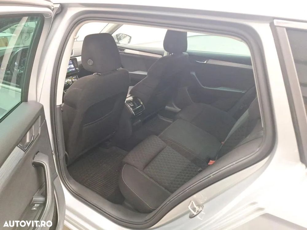 Skoda Superb Combi 2.0 TDI DSG Ambition - 6