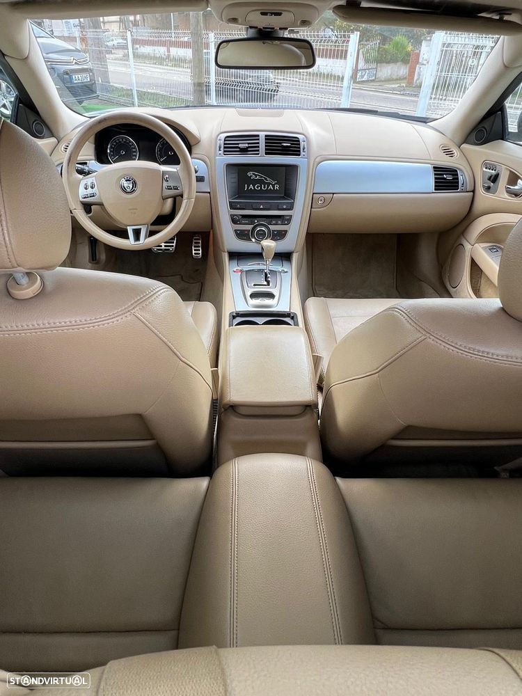 Jaguar XK XK8 Coupe - 4