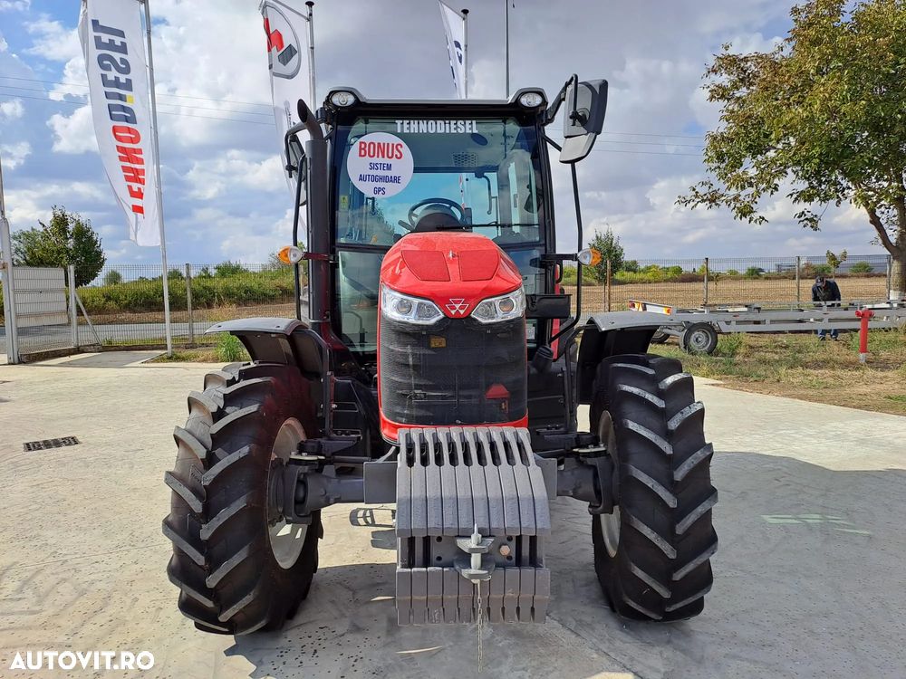 Massey Ferguson 5711M - 11