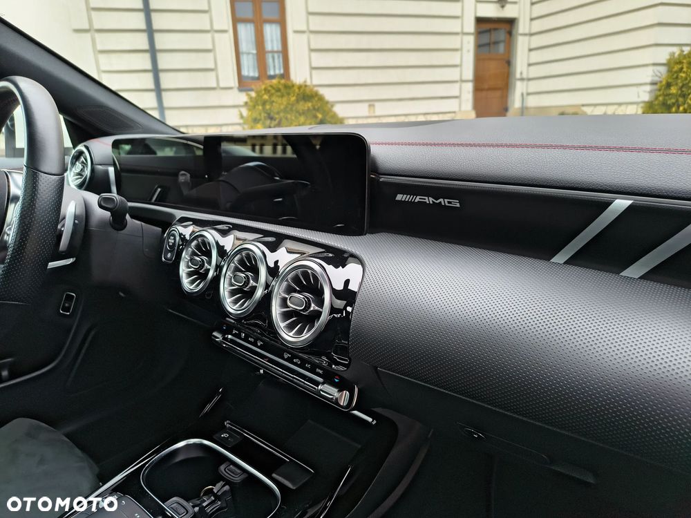 Mercedes-Benz CLA AMG 35 4Matic B AMG Speedshift 7G-DCT - 27