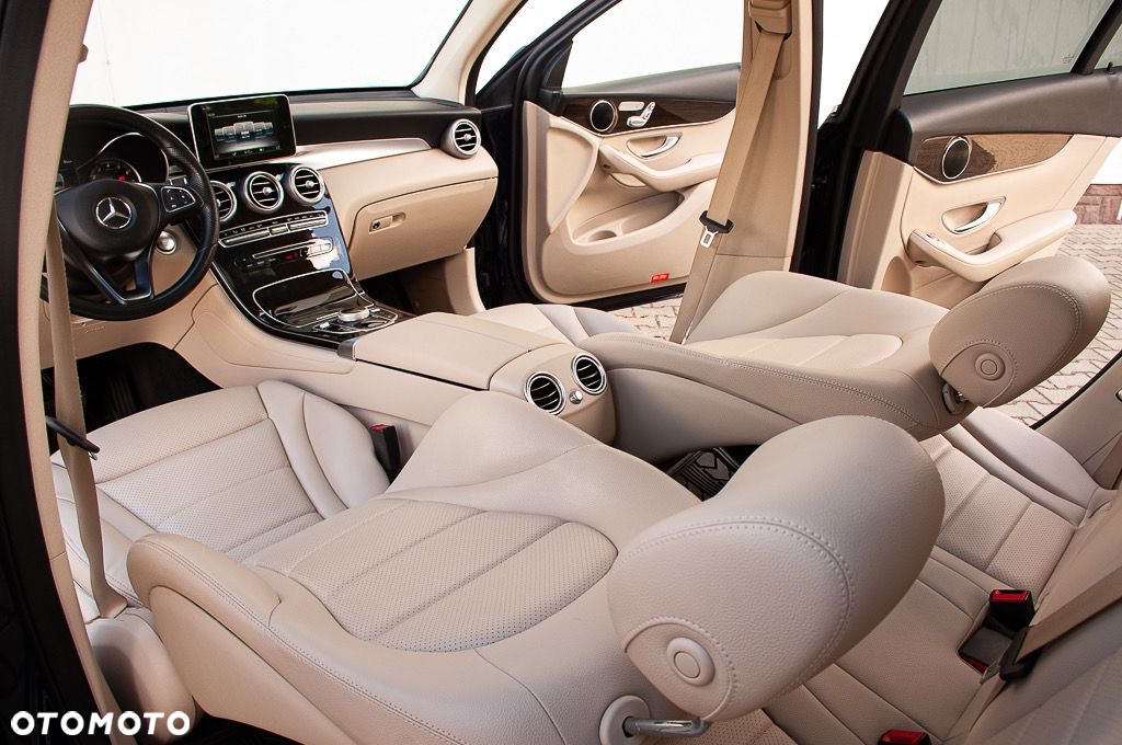 Mercedes-Benz GLC 300 4Matic 9G-TRONIC - 22