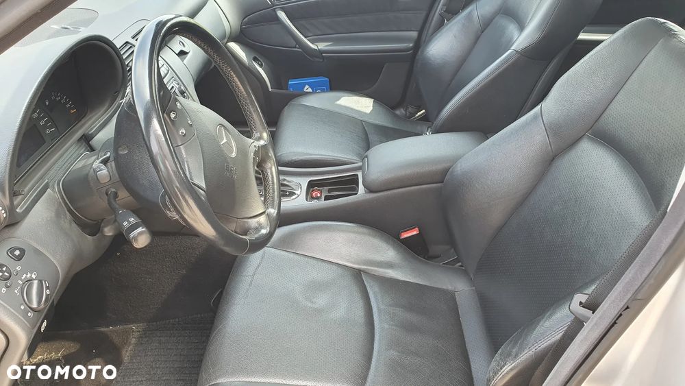 Mercedes-Benz Klasa C 240 4Matic Avantgarde - 6