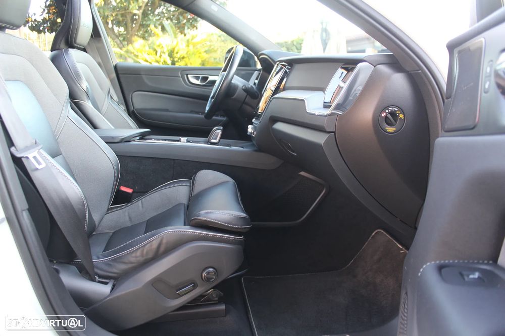 Volvo XC 60 2.0 T8 PHEV R-Design AWD - 22