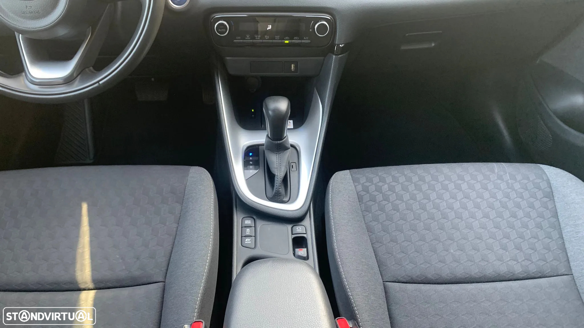 Toyota Yaris 1.5 HDF Comfort - 9