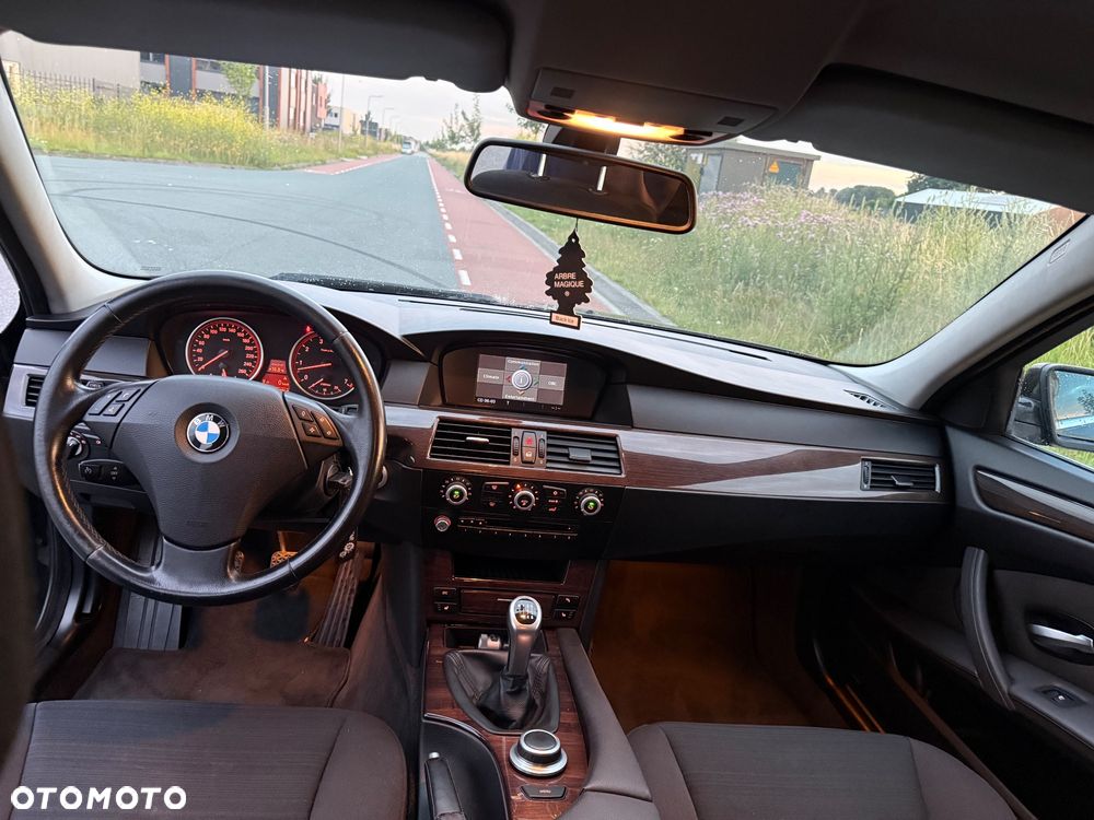 BMW Seria 5 523i - 11