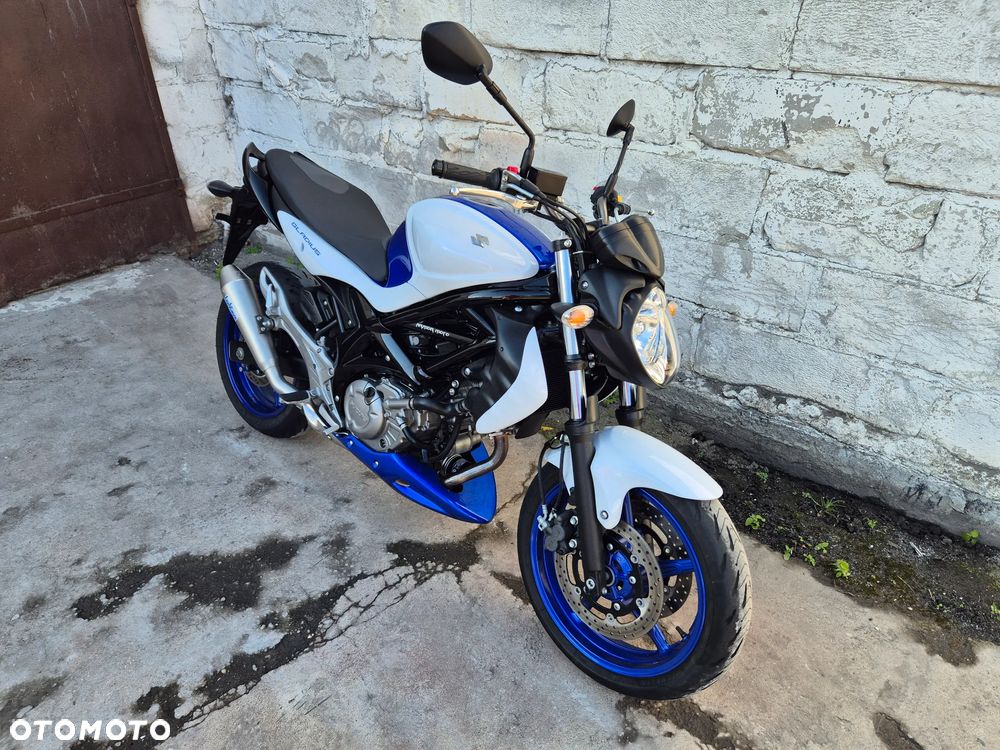 Suzuki Gladius - 4