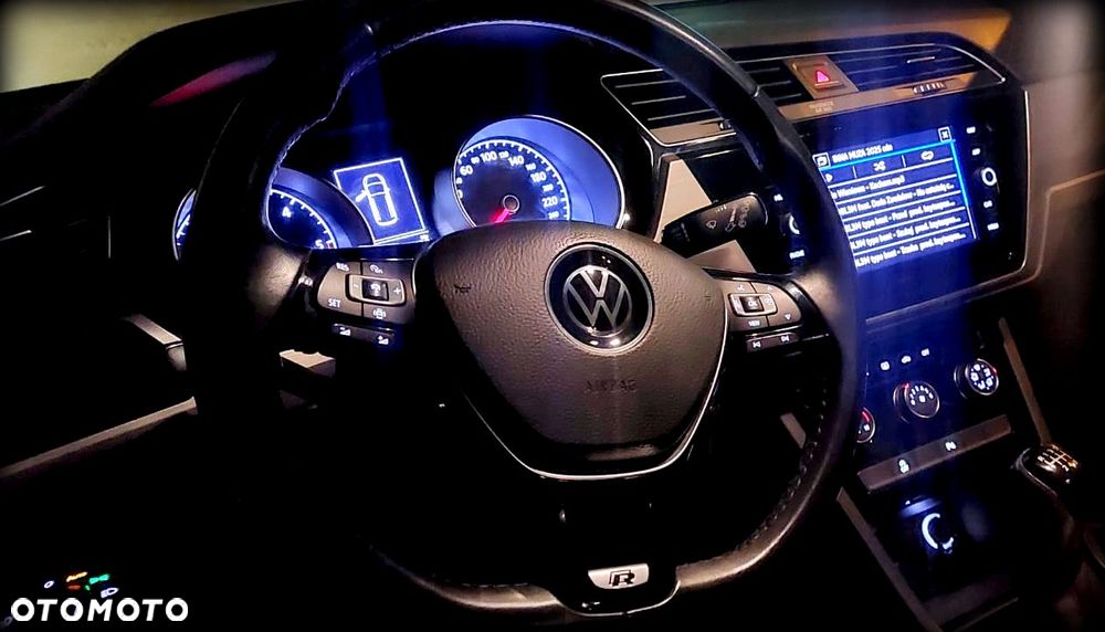 Volkswagen Touran - 25