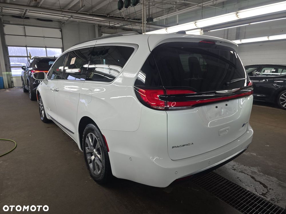Chrysler Pacifica - 5