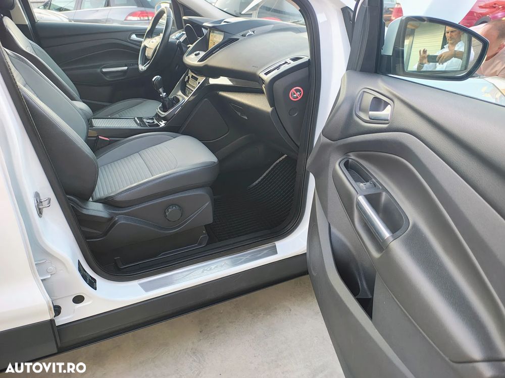 Ford Kuga 1.5 TDCi 2x4 Titanium - 6