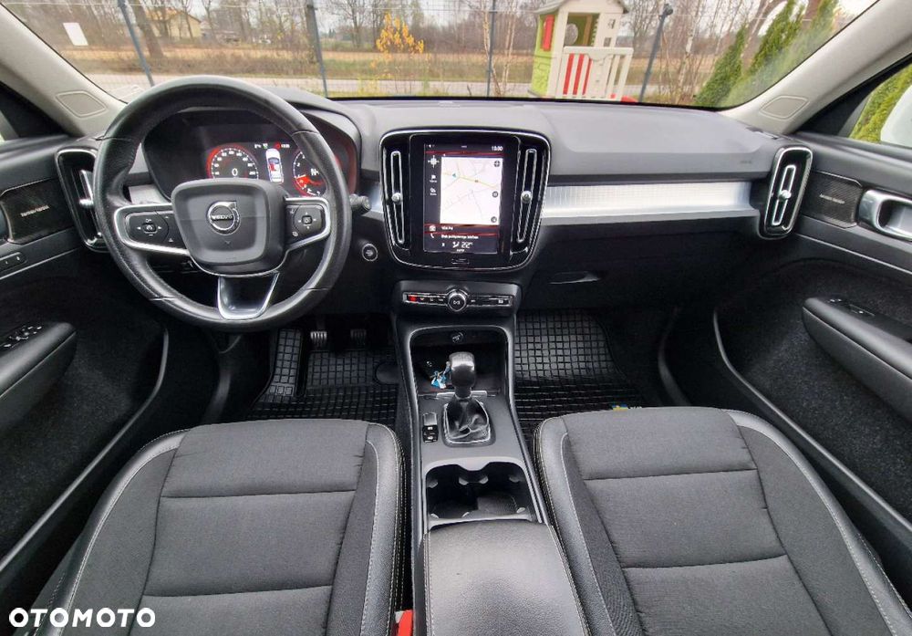 Volvo XC 40 T3 Momentum - 27