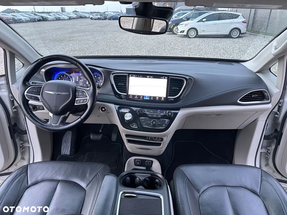 Chrysler Pacifica - 6