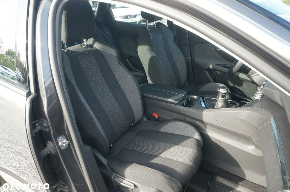 Peugeot 3008 1.2 PureTech Active Pack S&S - 28