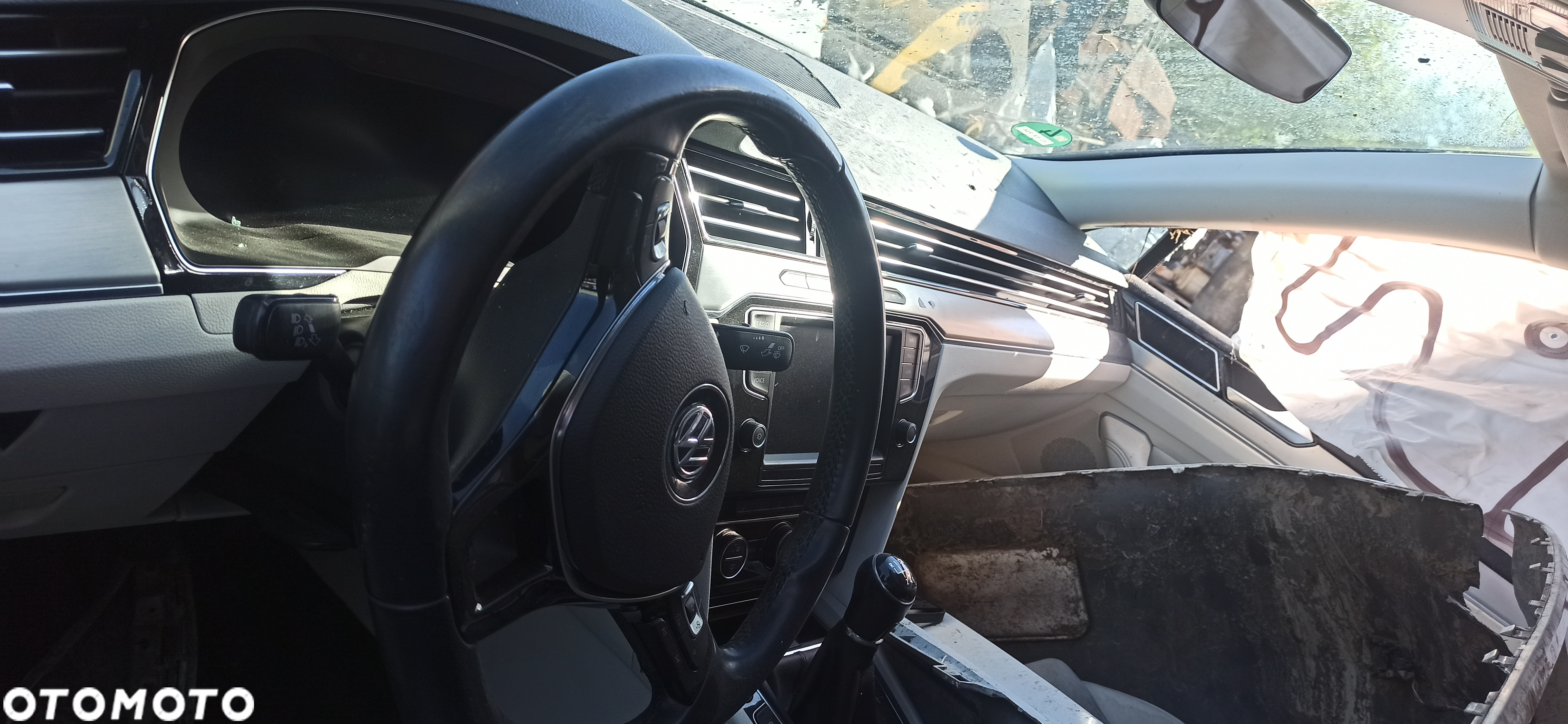 VW Passat B8 z silnikiem 1,8 TSI o ozn. CJSC  i skrzynią manualną o ozn. QTQ kolor biały ozn. LC9A  Częsci - 5