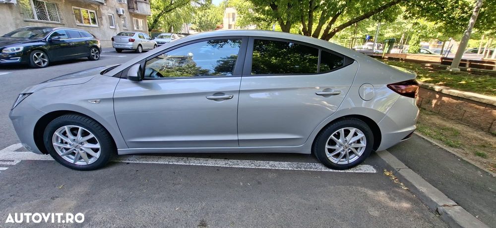 Hyundai Elantra 1.6 MPi Comfort - 4