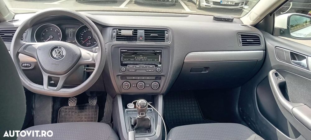 Volkswagen Jetta - 1