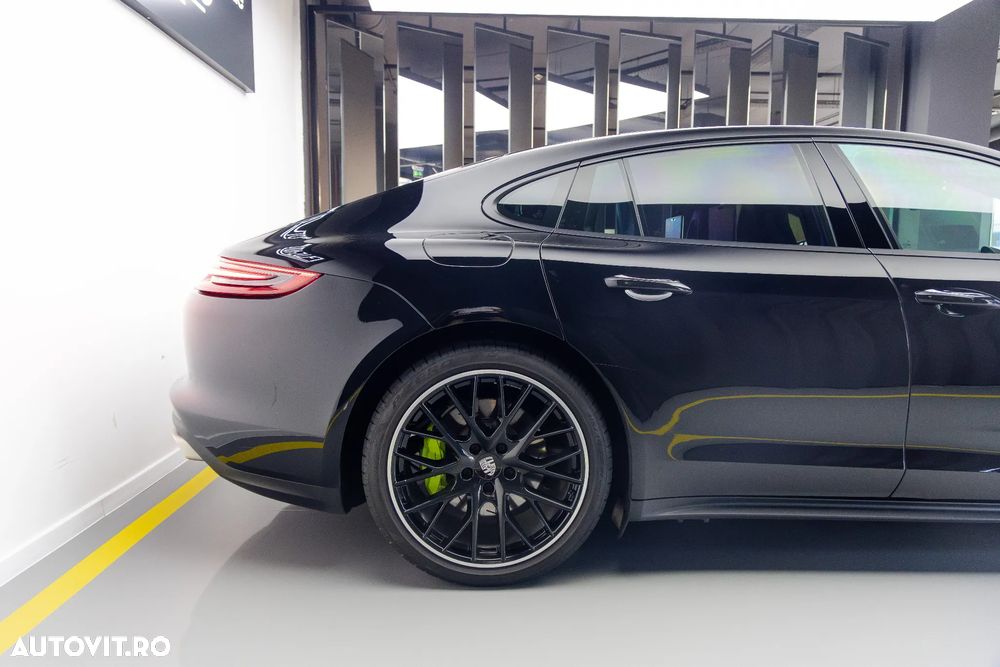 Porsche Panamera - 32