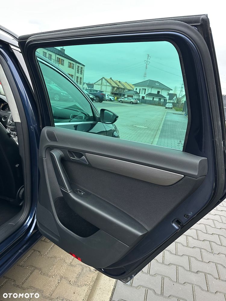 Volkswagen Passat - 28