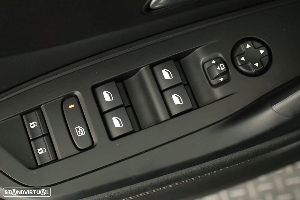 Peugeot 408 1.6 Hybrid Allure e-EAT8 - 17