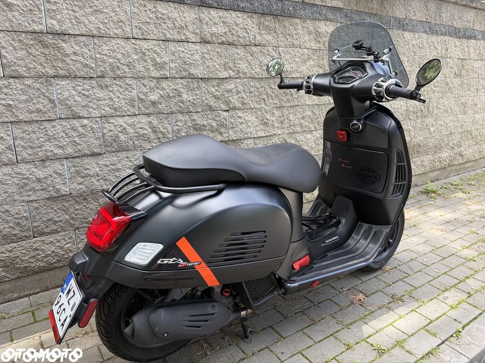 Vespa GTS - 24