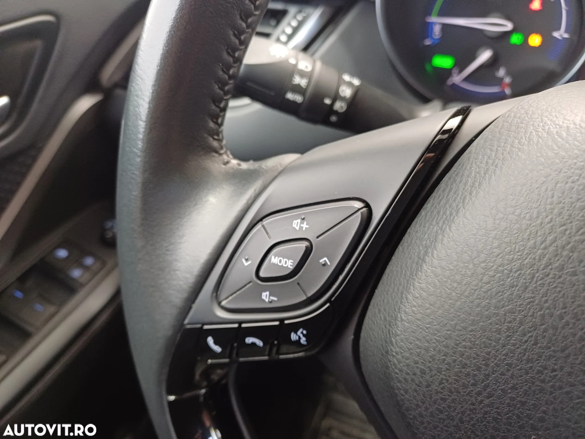 Toyota C-HR 1.8 HSD 122 CP 4x2 CVT C-enter - 11