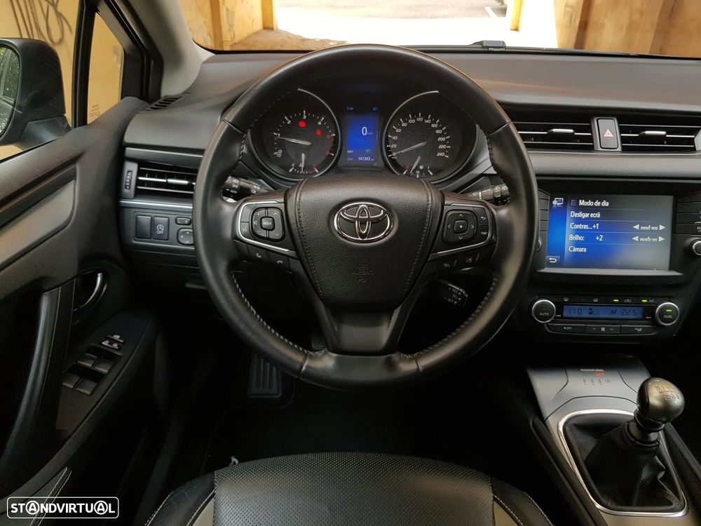 Toyota Avensis Touring Sports 2.0 D-4D Exclusive - 41